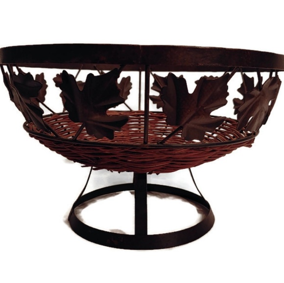 Table/Fruit Rustic Basket wicker metal leaves Fall - Picture 1 of 5